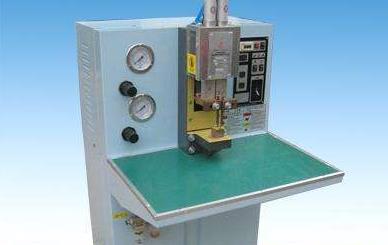 根據行業(yè)怎樣選擇點焊機?